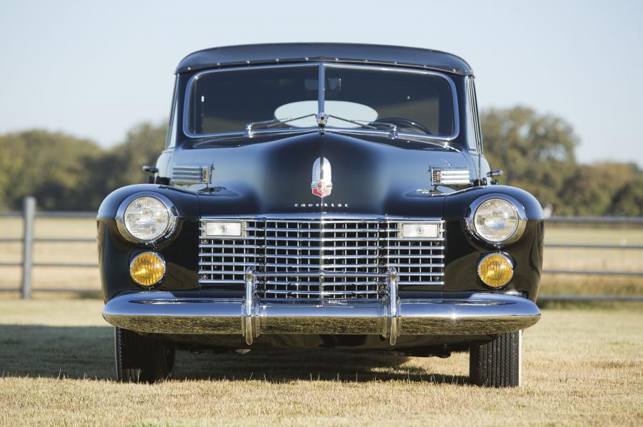  Cadillac Series 60 Special Town Car by Derham 1941 года  (фото 6 из 38)